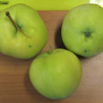 Apple variety Papiroyantarnoe